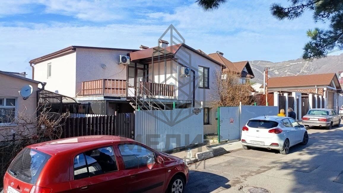 Новостройка в районе Центр, Центр Геленджика: два дома 188м² с дизайнерским евроремонтом