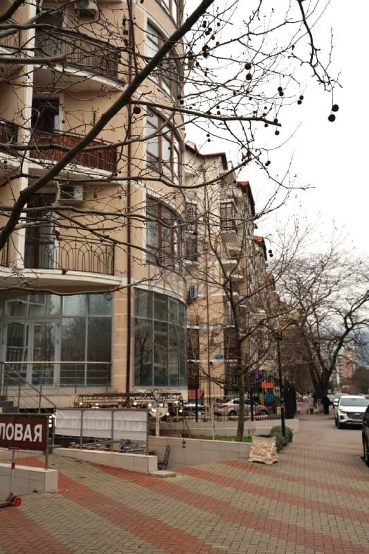 Фото 2 - Вторичное жильё Элитная 3-комнатная на Толстом Мысе: у моря (350м), балкон